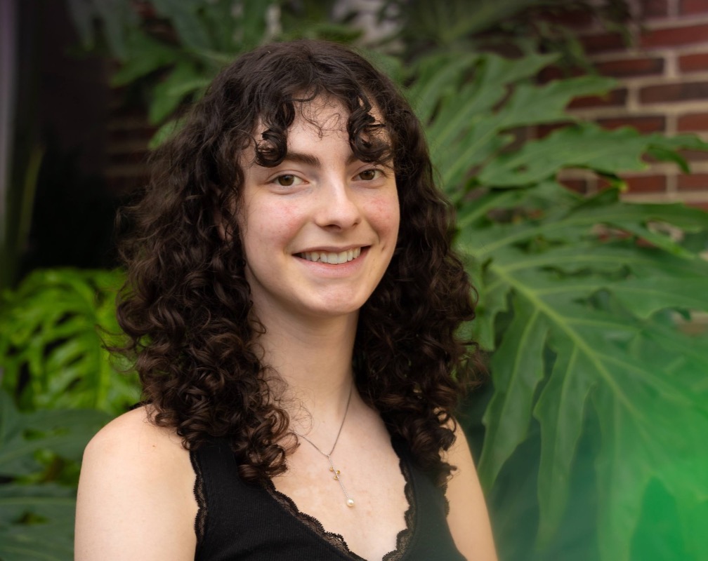 Kate, Class of 2017  “Being at Linden allowed me to explore my creativity in a really unique way. It fostered my love for the outdoors and art.”  Meet Kate 